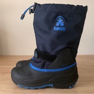 Kamik kids Insulated Winter boots. Black, blue navy. Size 5. Great condition!